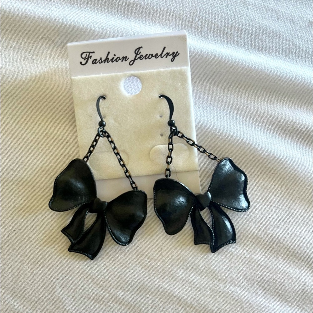 Black bow earrings